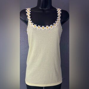 NWT-Daisy Trim Scoop Neck Tank Top in Pale Yellow Size XL